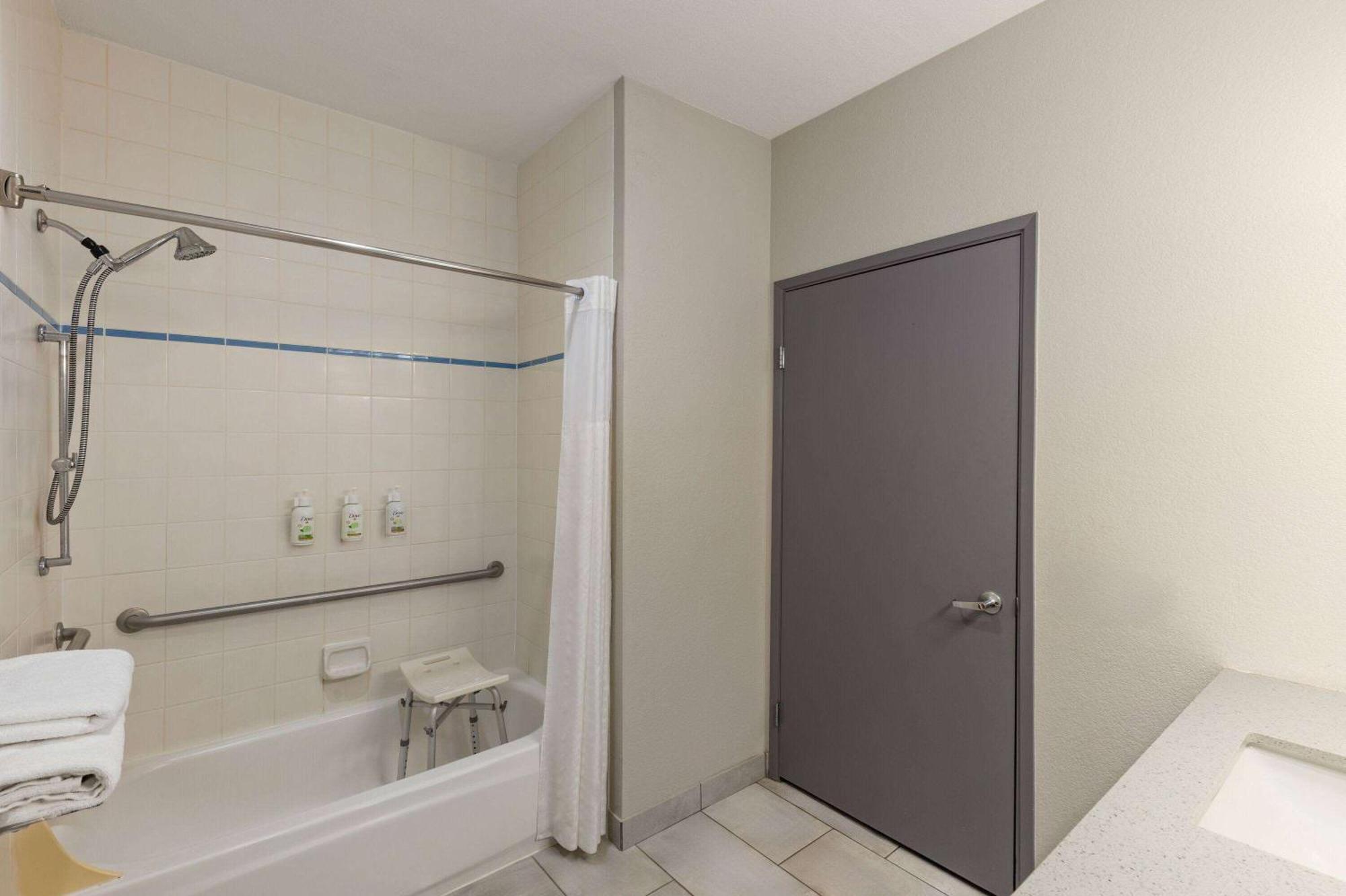 Baymont By Wyndham Moses Lake Ngoại thất bức ảnh